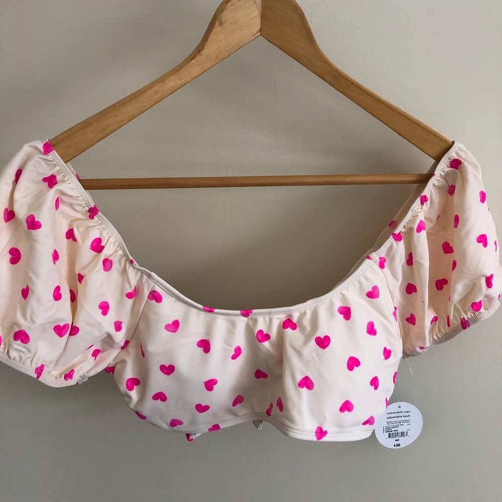 Decree Bikini Top Hearts Over the Shoulder Sleeves New with tags, Womens Medium